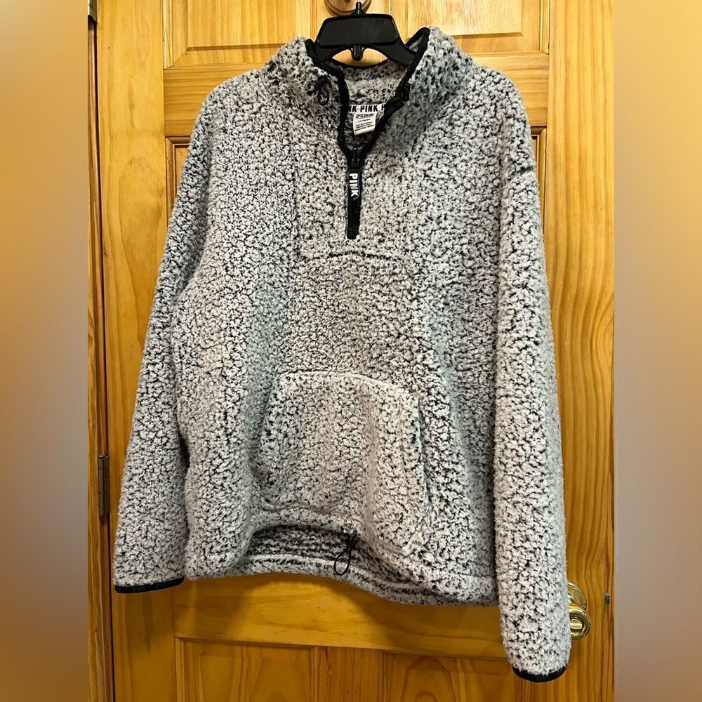 Victoria’s Secret PINK size L gray/black fleece 1/2 zip
